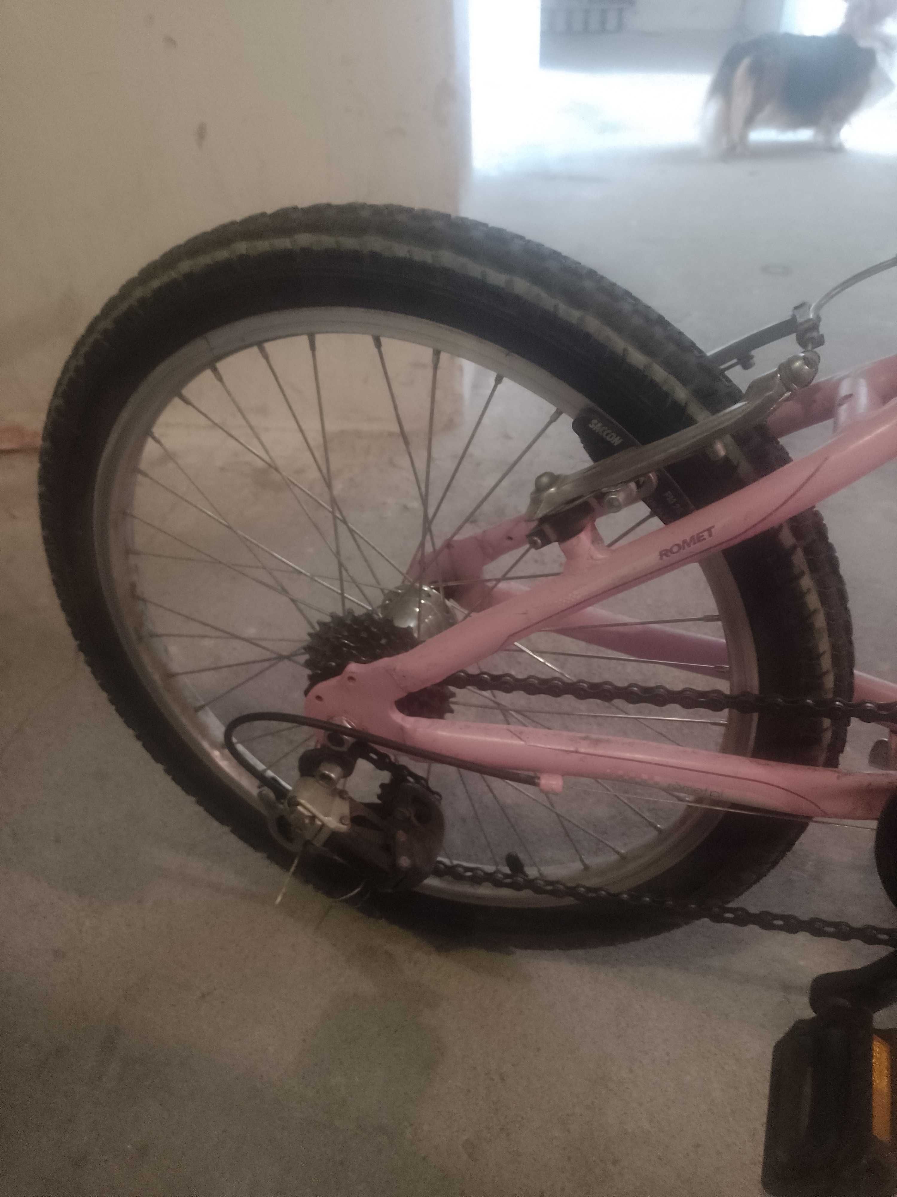 Różowy rower górski dla dziewczynki