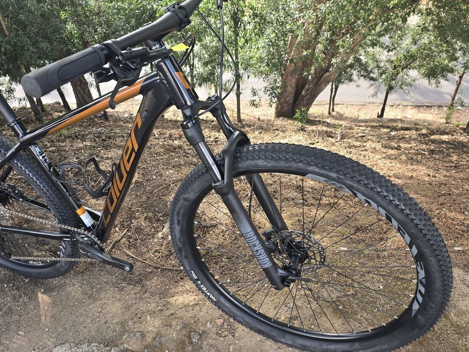 Btt 29 m usada 1 x 12x1v com rock shox