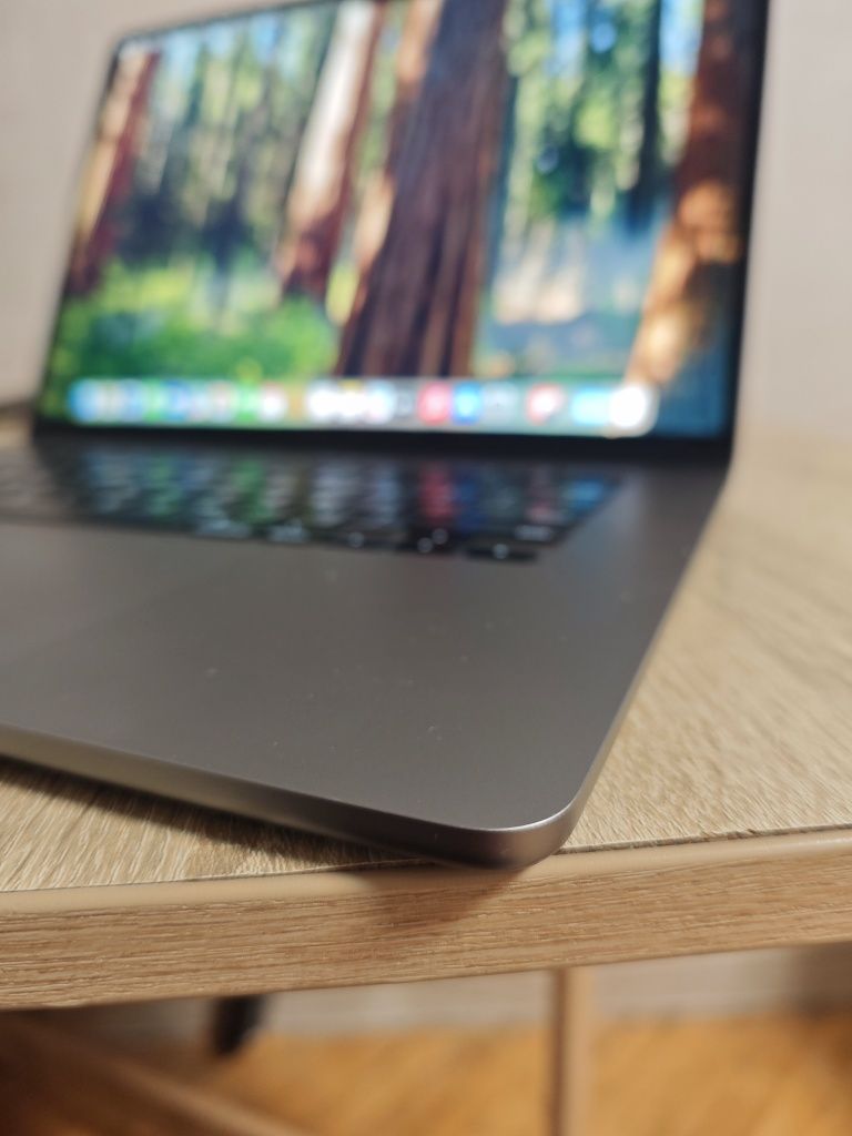 MacBook air 15 M2 2023 8/256gb