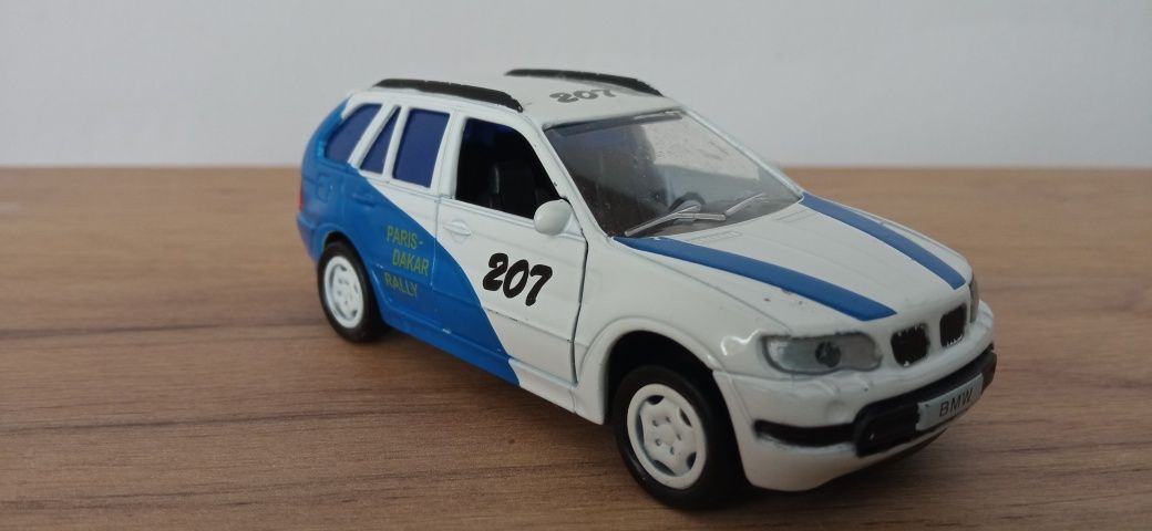 Bmw X5 w skali 1/43 Paris Dakar