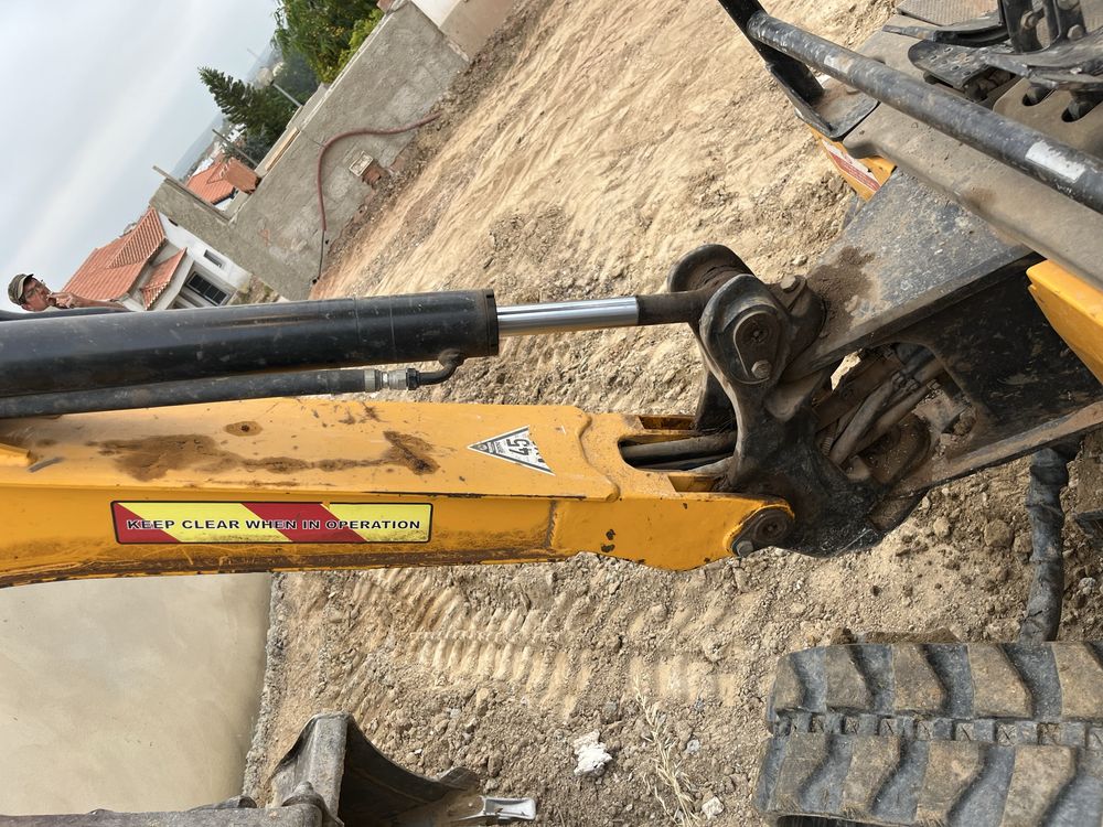Mini giratoria escavadora jcb 1.6c ano 2020