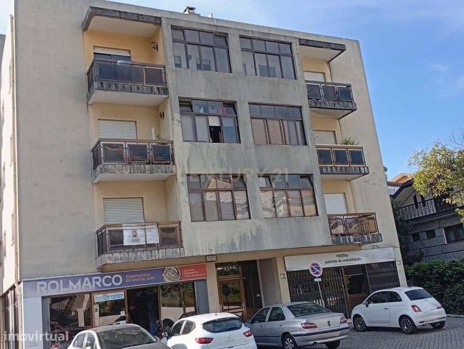 Apartamento T2 com Garagem e Varanda em Marco de Canaveses (centro)