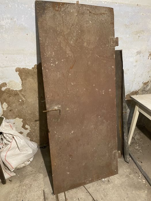 Двери металичиские с рамой