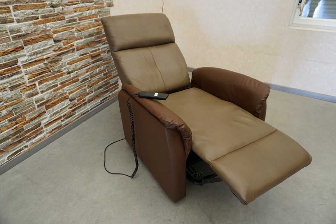fotel geriatryczny elektryczny z funkcja pomocy wstawania (w-874)