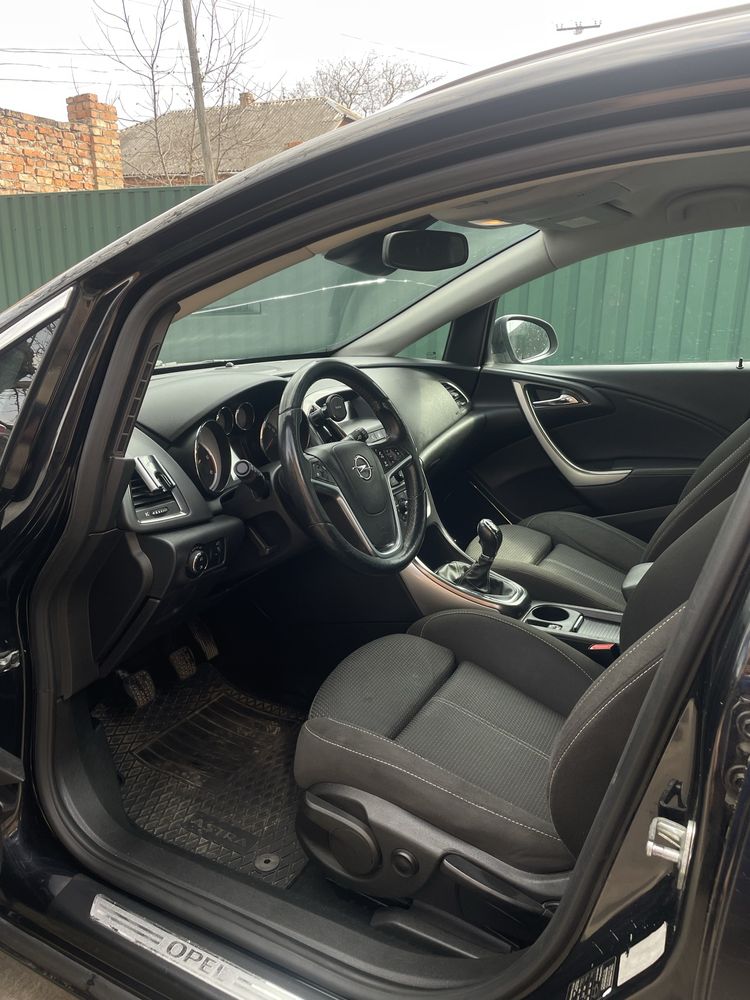 В продажу Opel Astra j