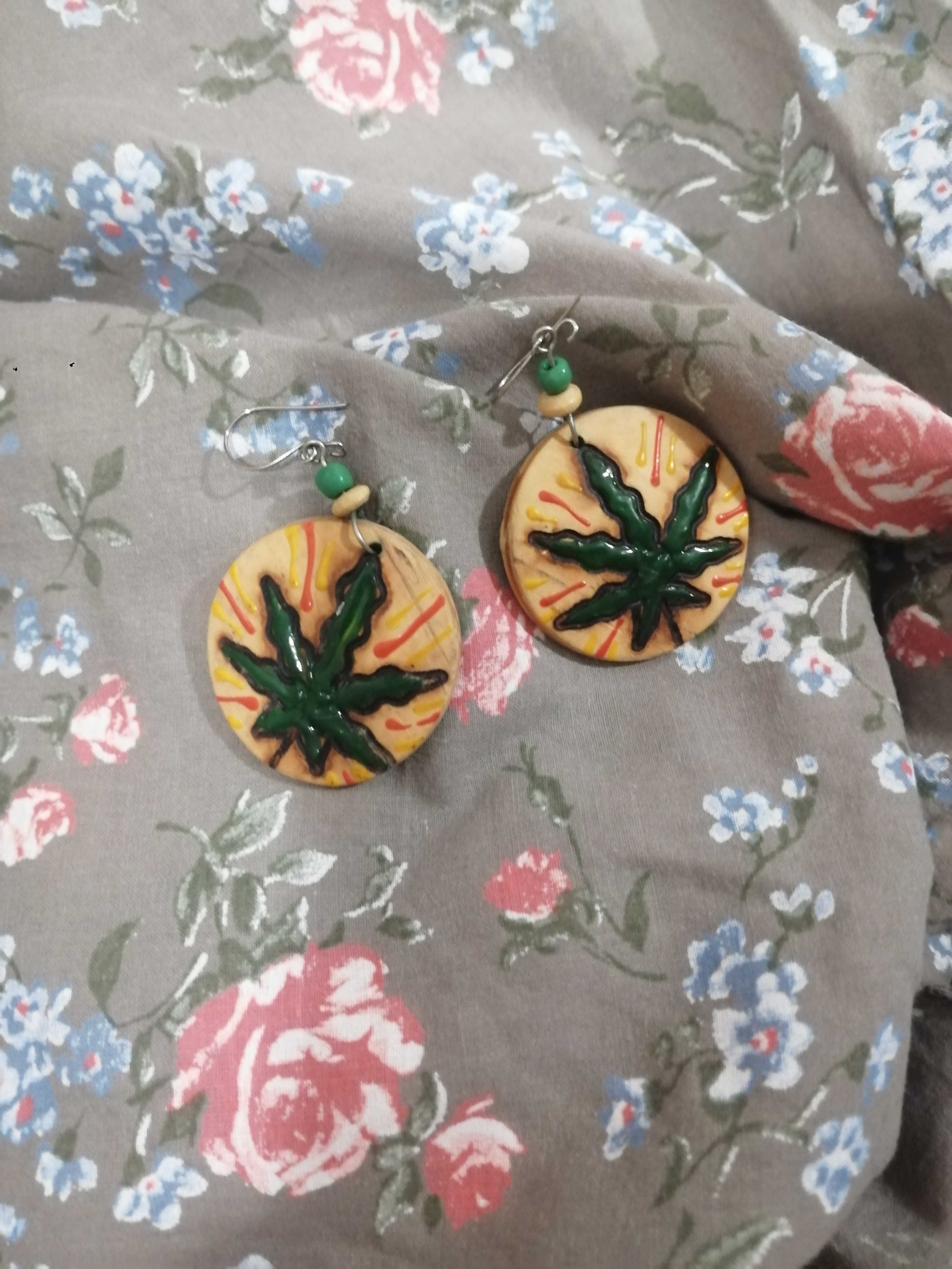 Kolczyki Marihuana liść