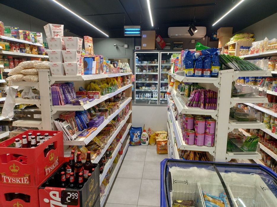 Wyposażenie sklepu spożywczego , regały, witryny