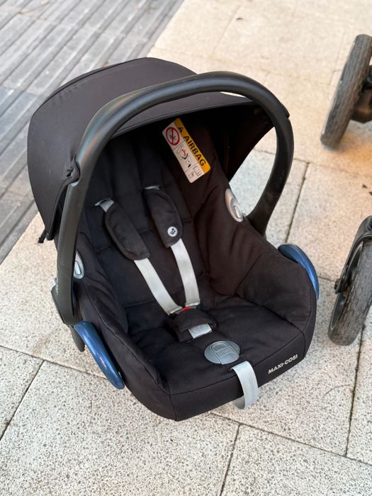 Carrinho de bebê já com o ovo