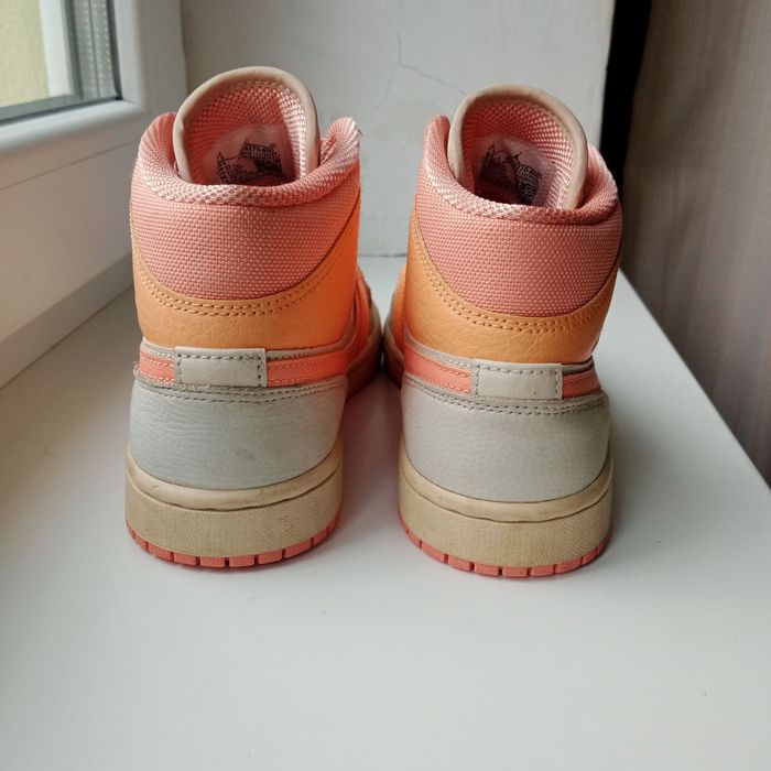 NIKE Jordan 1 Mid Apricot Orange розмір 37.5.Оригінал