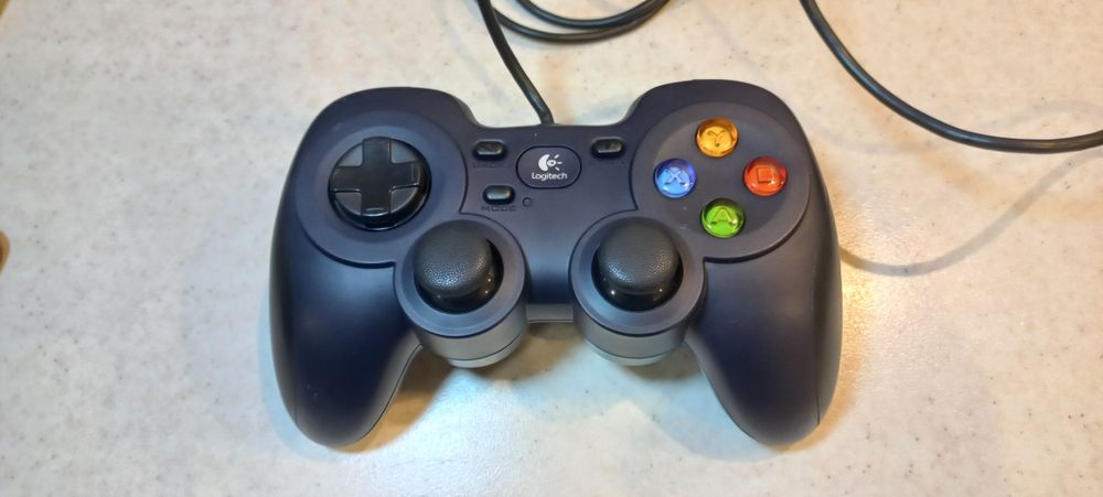 Продам Logitech Gamepad F310

D

-Logitech Gamepad F310