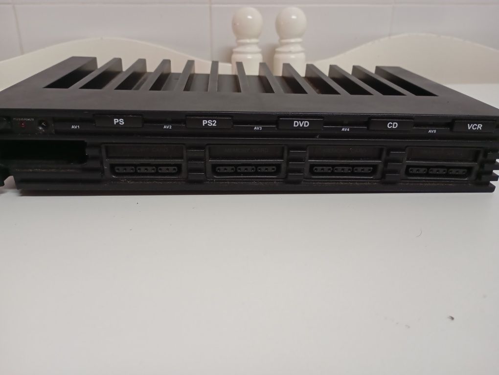Adaptador Multitap PlayStation 2 (4 Comandos + 4 Cartões de Memória)