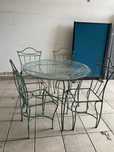 Mesa e cadeiras para interior ou exterior