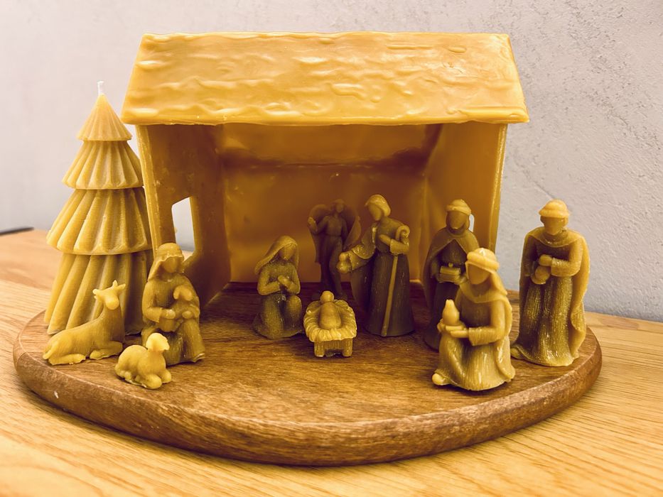 Szopka bożonarodzeniowa z wosku pszczelego