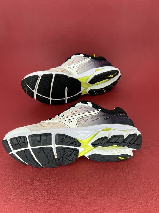 Кросівки. 40,5р. Mizuno Wave Rider 22