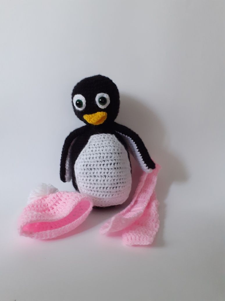 Pluszak pingwinek na szydełku hand made prezent na dzień dziecka