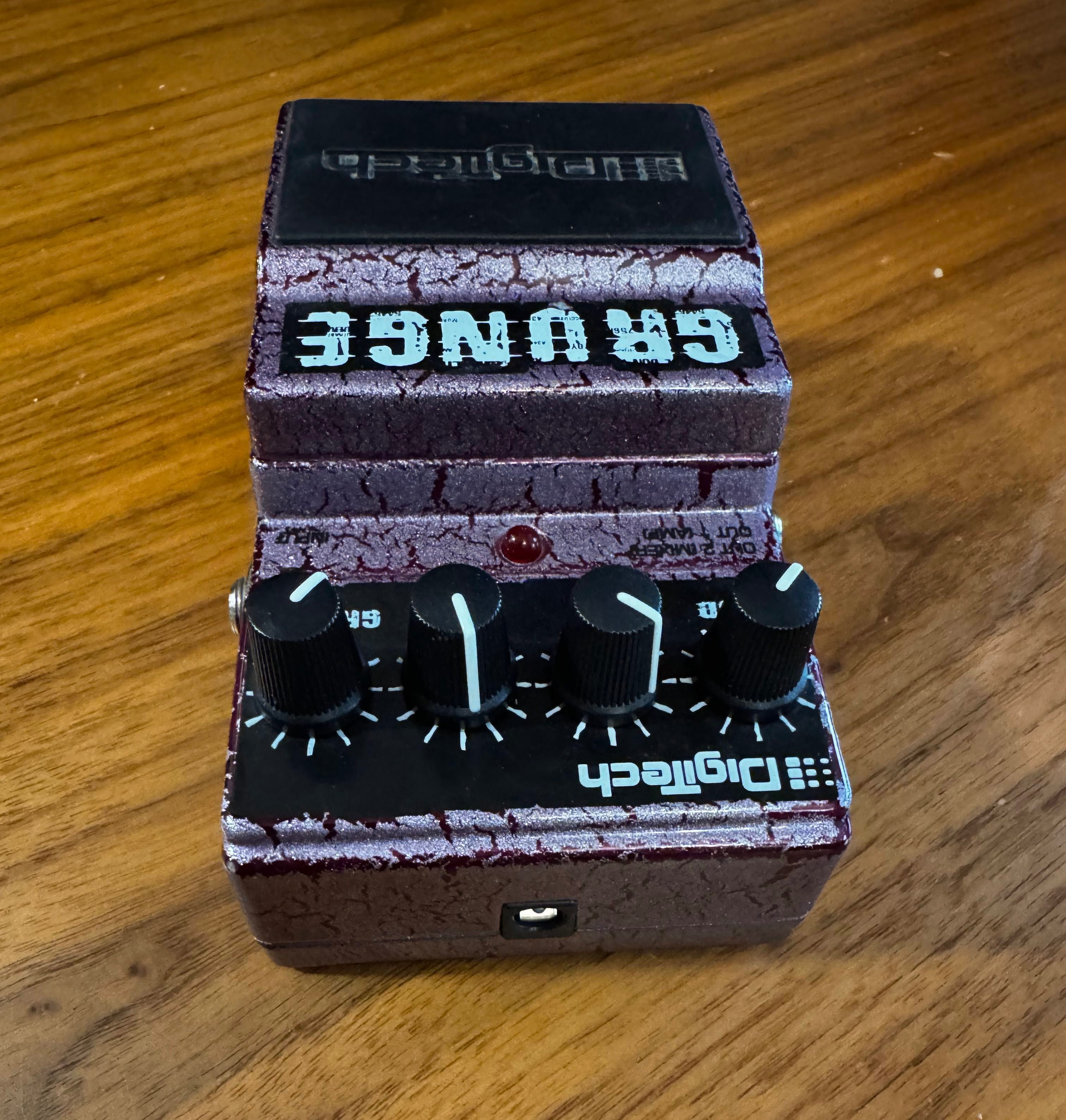 Efekt gitarowy DigiTech Grunge – brudny, konkretny przester!