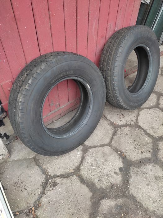 Opony wzmacniane do busa 215/75/16C