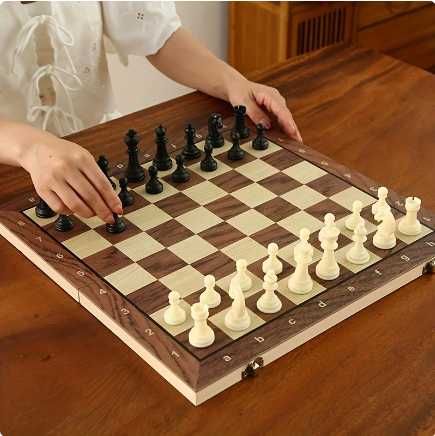 Шахмати деревяні нові 30*30 Шахматы магнитные подарочные с доской Шахи