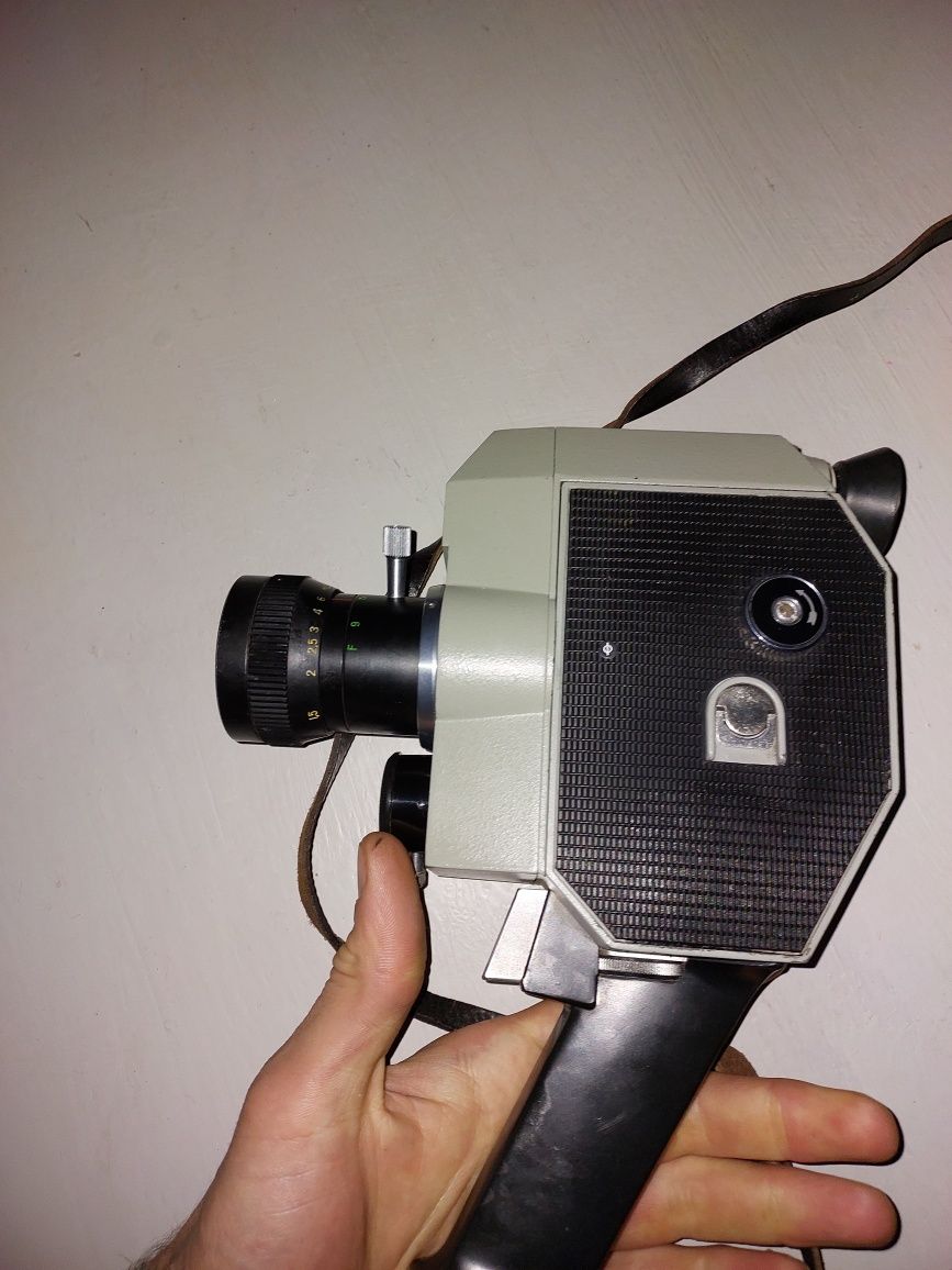 Продам киносъёмочный аппарат Кварц 2×8C-3