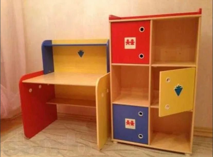 Кровать з горкою та доміком