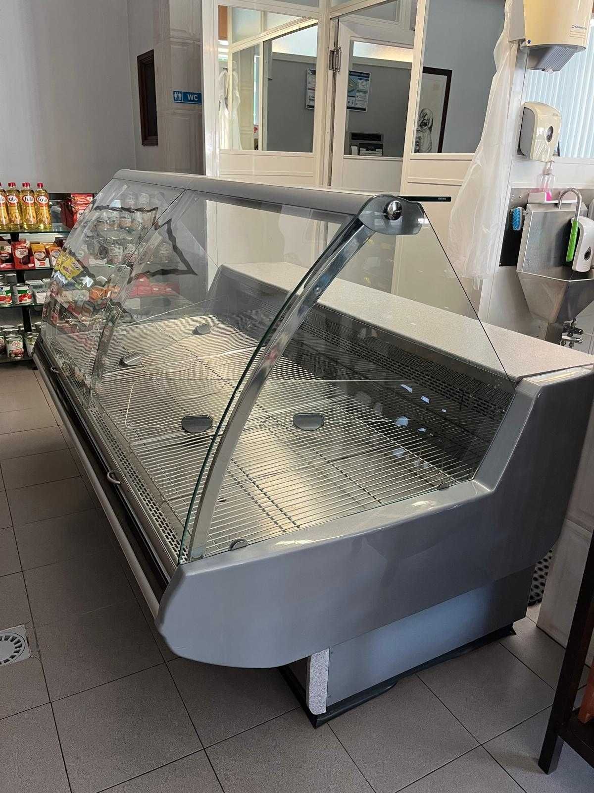 Vitrine Refrigerada em ótimo estado - 2m