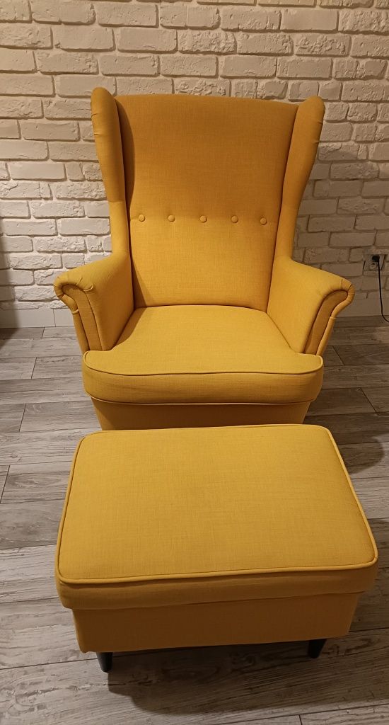 Żółty fotel uszak Ikea