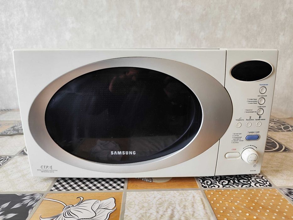 Мікрохвильова піч Микроволновая печь SAMSUNG M187GNR