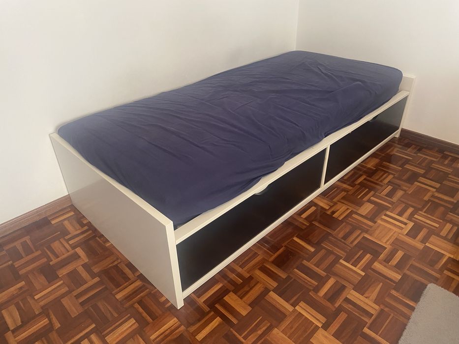 Cama de solteito IKEA com colchão