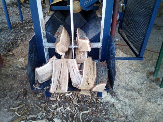 Sprzedam drewno opałowe i kominkowe. Z transportem