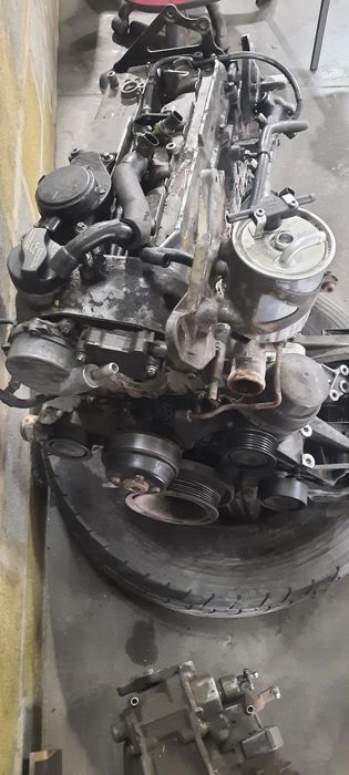 Є  три мотори до Sprinter 2.2