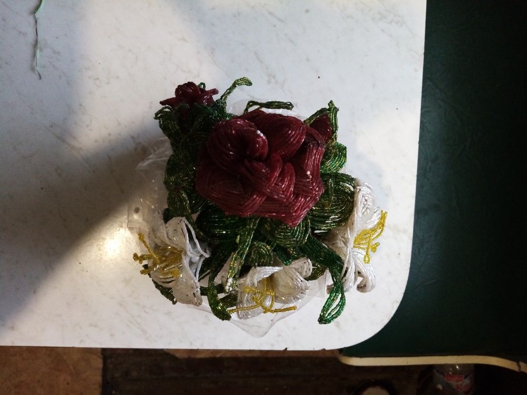 продам  розы с лилиями из бисера