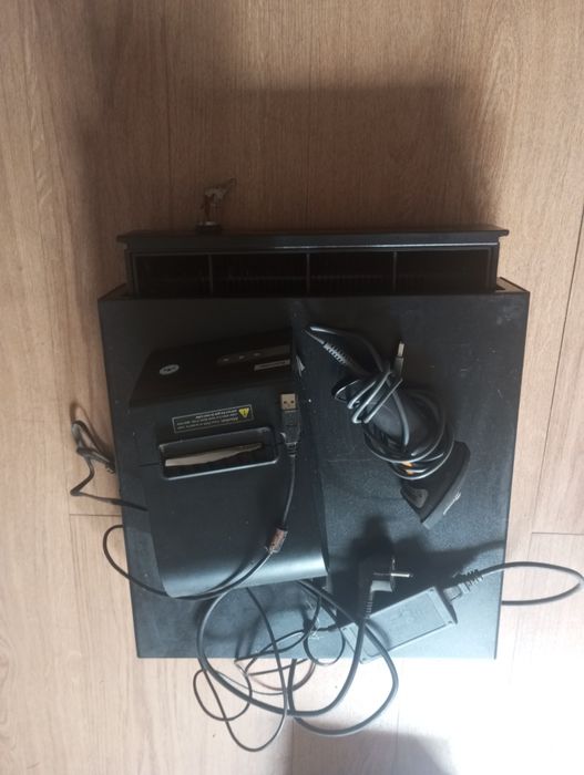 Conjunto caixa, impressora e leitor