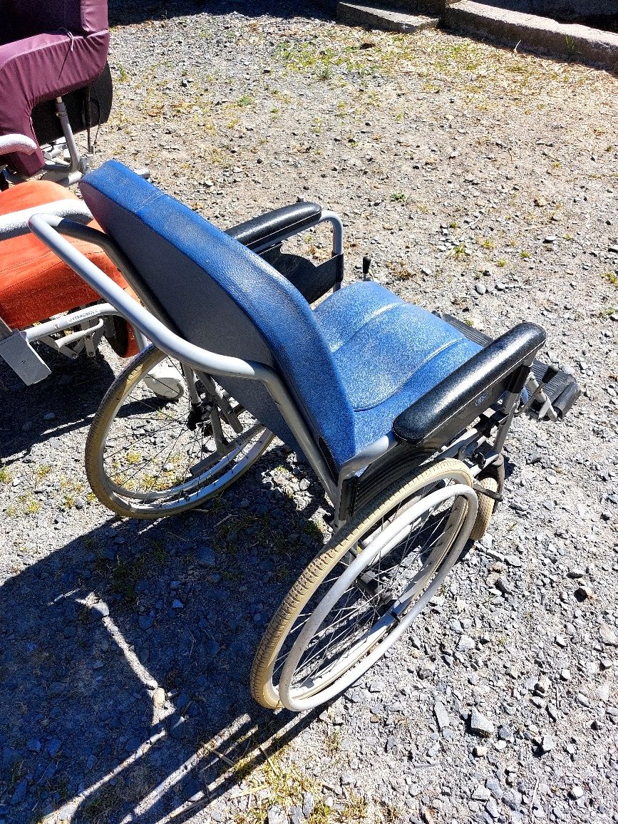 Wózek inwalidzki z toaletą 9300 wózek toaletowy
