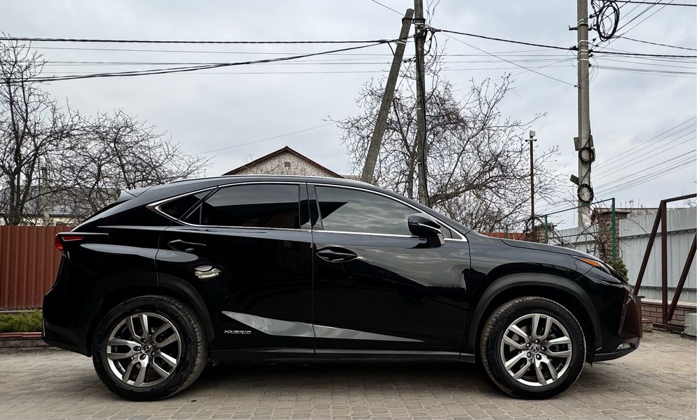 Lexus NX 2018 гібрид рестайл один власник