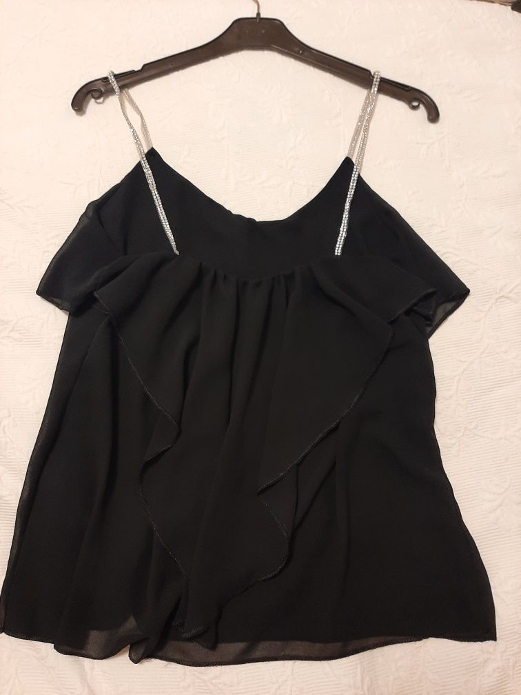 Blusa /Top  preto de alças com uns brilhantes