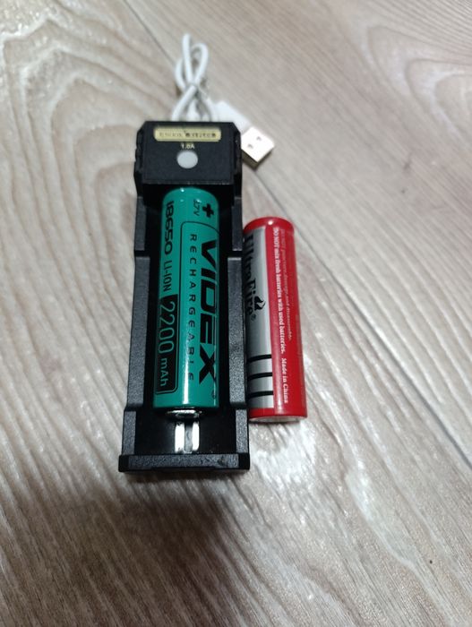 Зарядний пристрій+ 2АКБ 18650