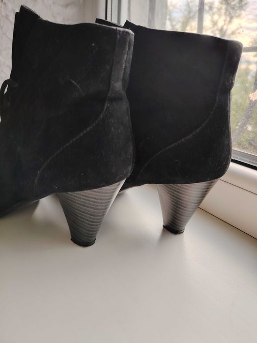 Жіночі ботінки замшеві