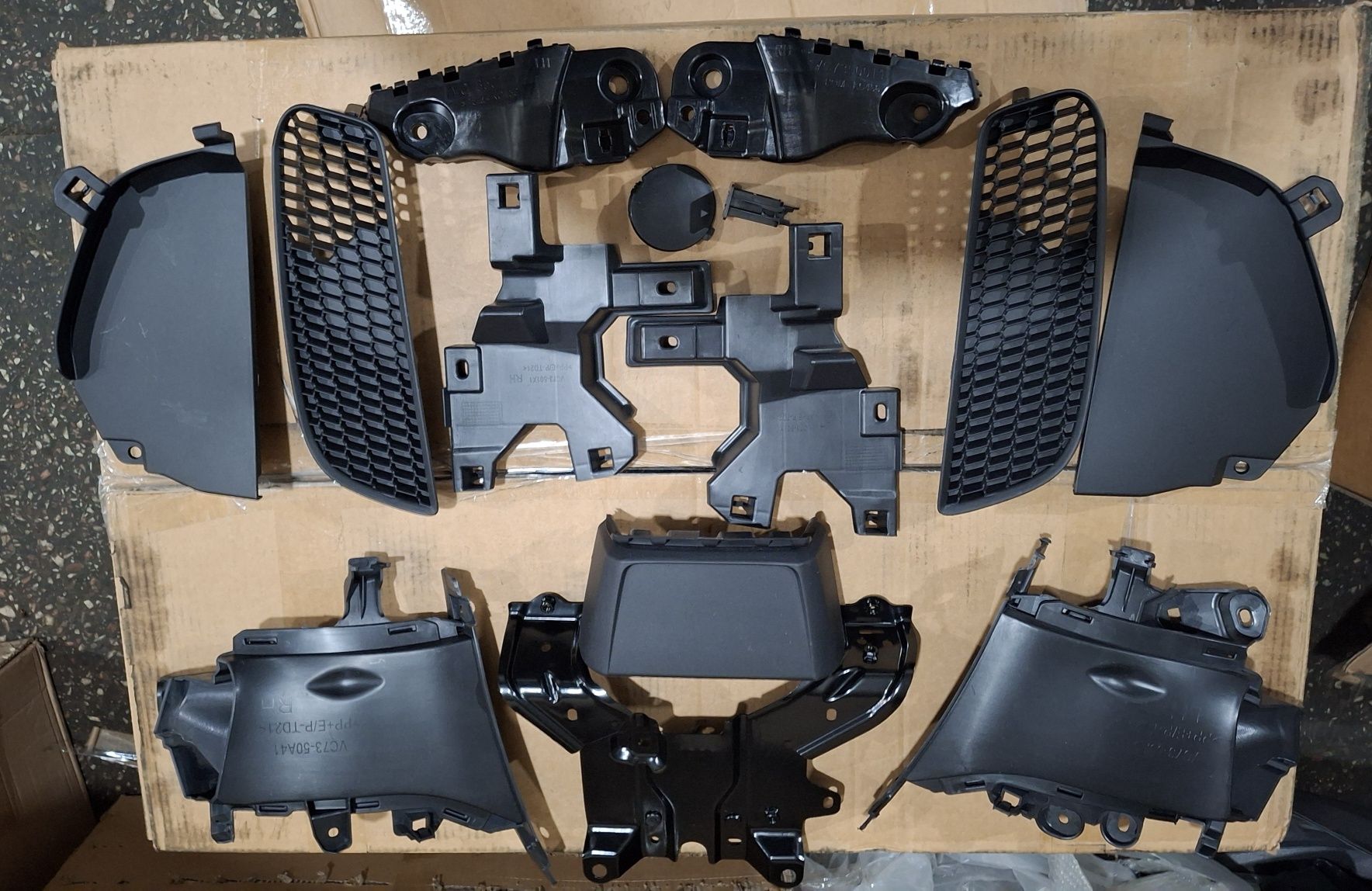 Бампер Мазда СХ-50 VA4050031BBB VA4050032 VA40501T4 Mazda CX50