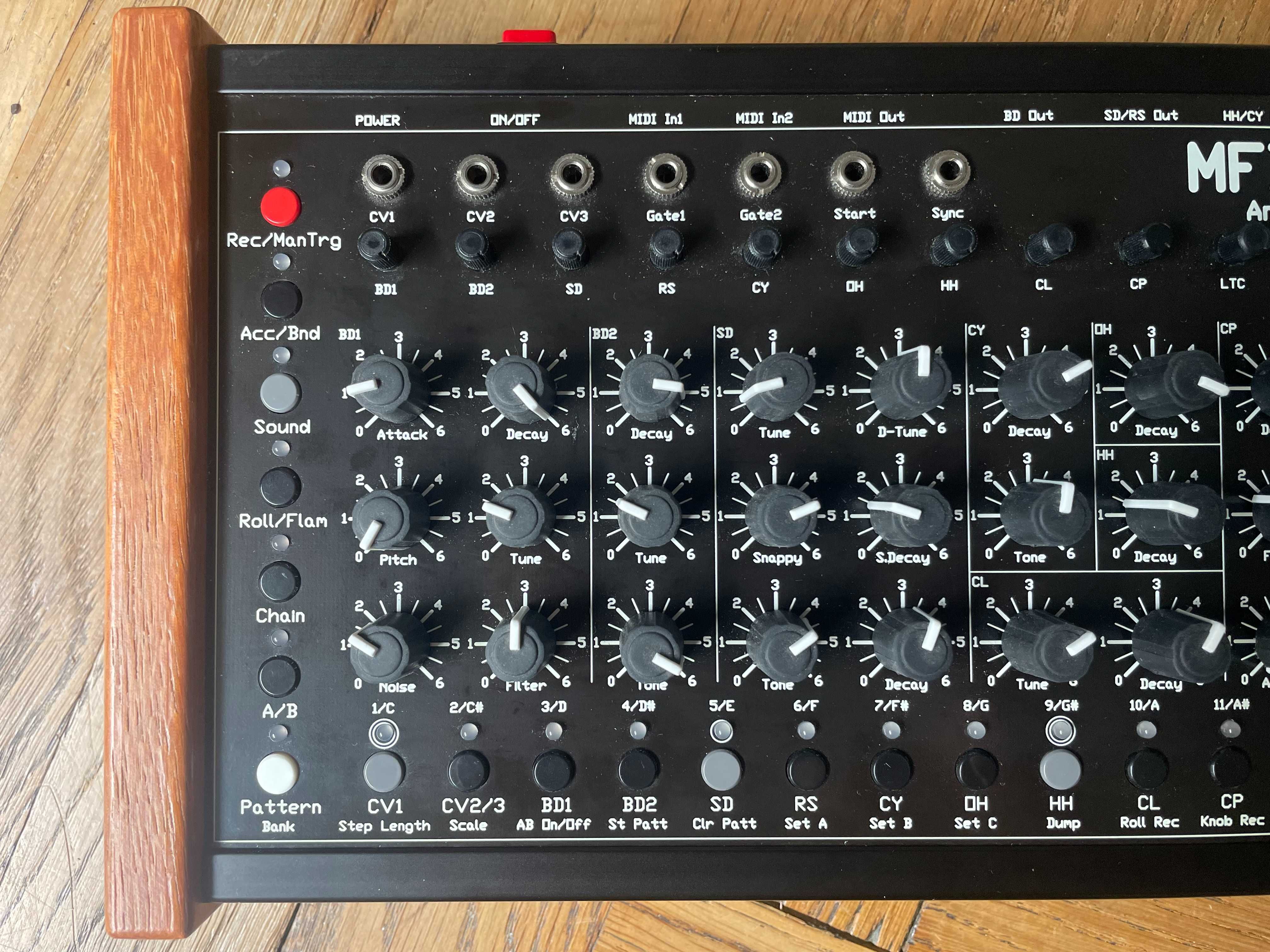 MFB Tanzbar analogowa maszyna perkusyjna stan mint