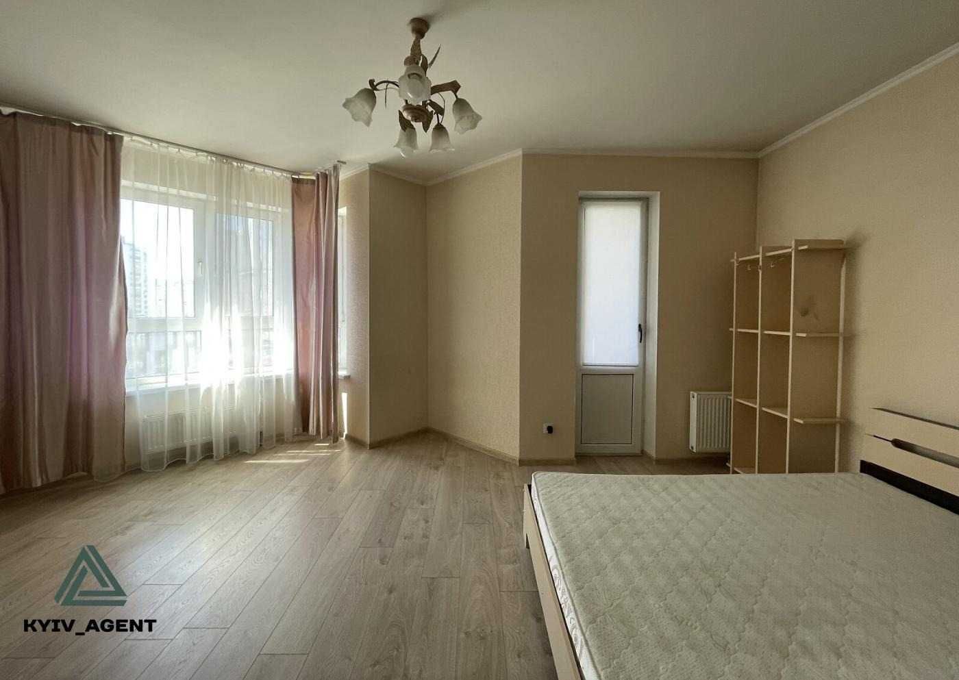 До метро 2-хвилини !!! Продаж квартири 50 м2 на вул. Олександра Мишуги
