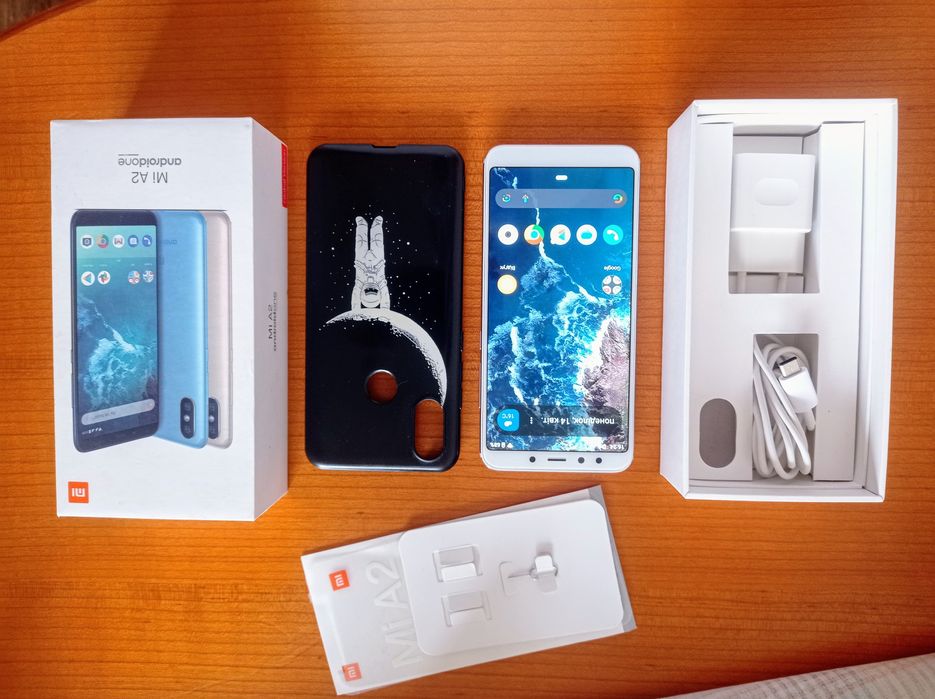 Mi A2     4/64Gb