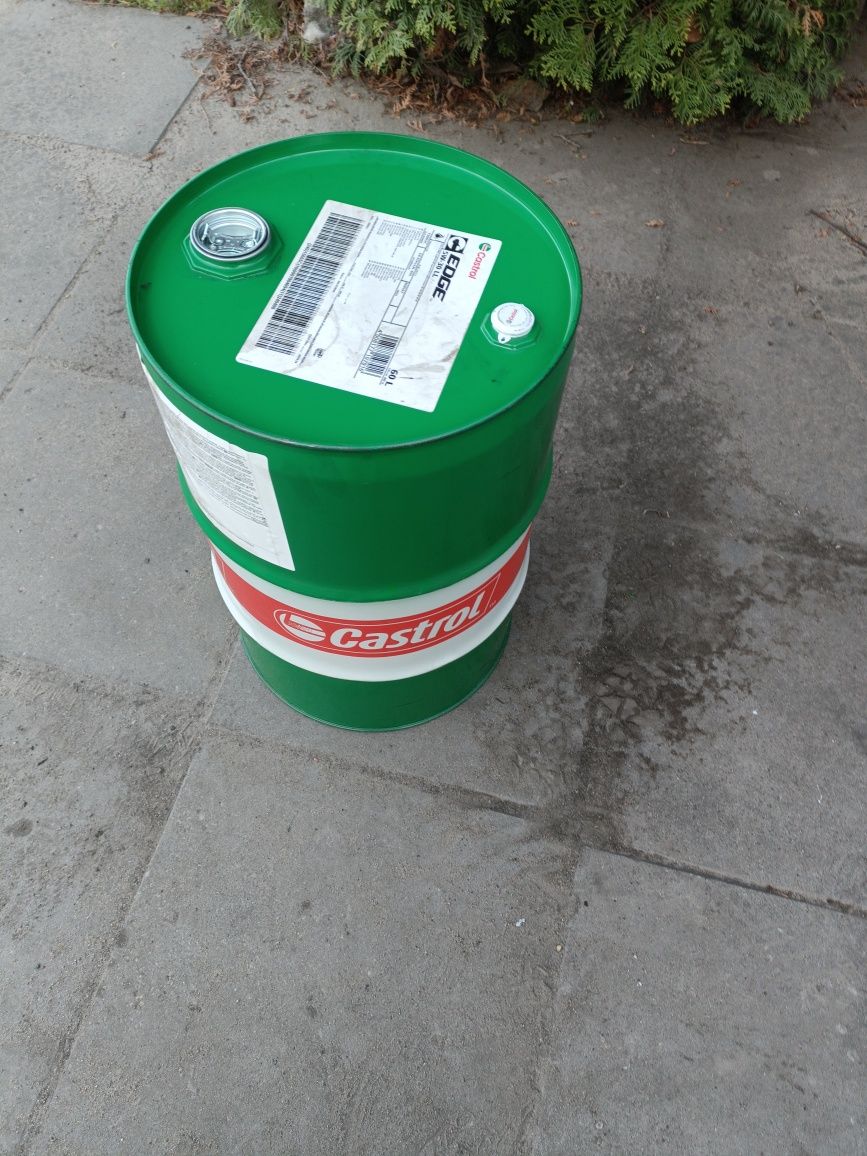 beczka 60 litrów po czystym oleju CASTROL EDGE 5w30