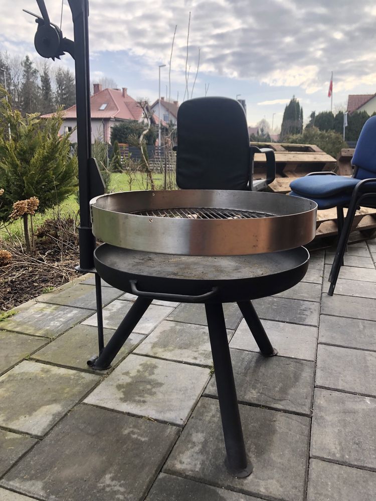 Grill ogrodowy  mocny i trwały unoszony koszyk