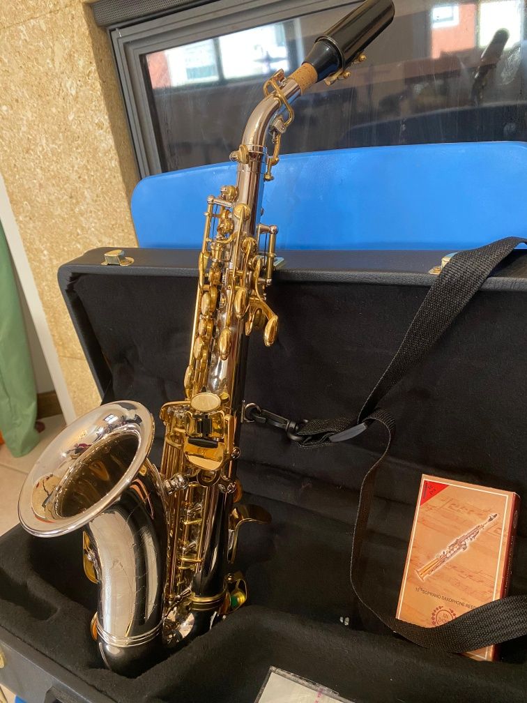 Saxofone Sopranino Curvo – Como Novo – Completo com Acessórios

Vendo