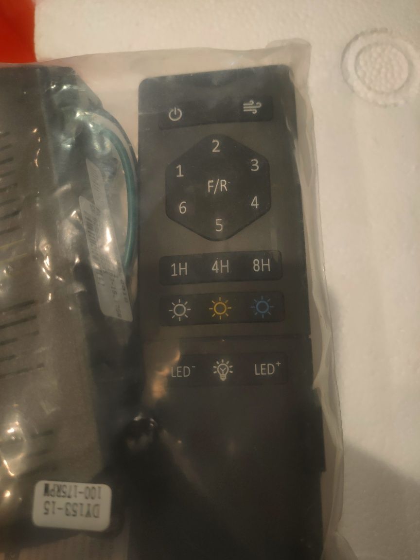 Wentylator sufitowy z oświetleniem