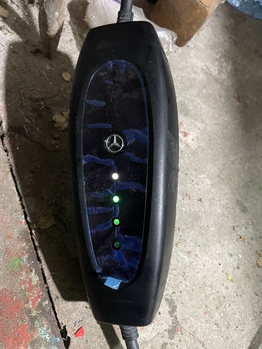 Зарядний пристрій Мерседес оригінал