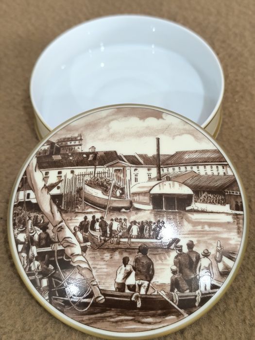 Caixa decorativa em porcelana da m/portuguesa SPAL