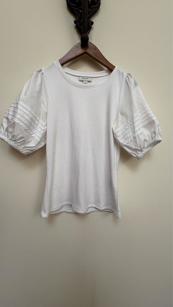 T-shirt de algodão com mangas balao em tecido.