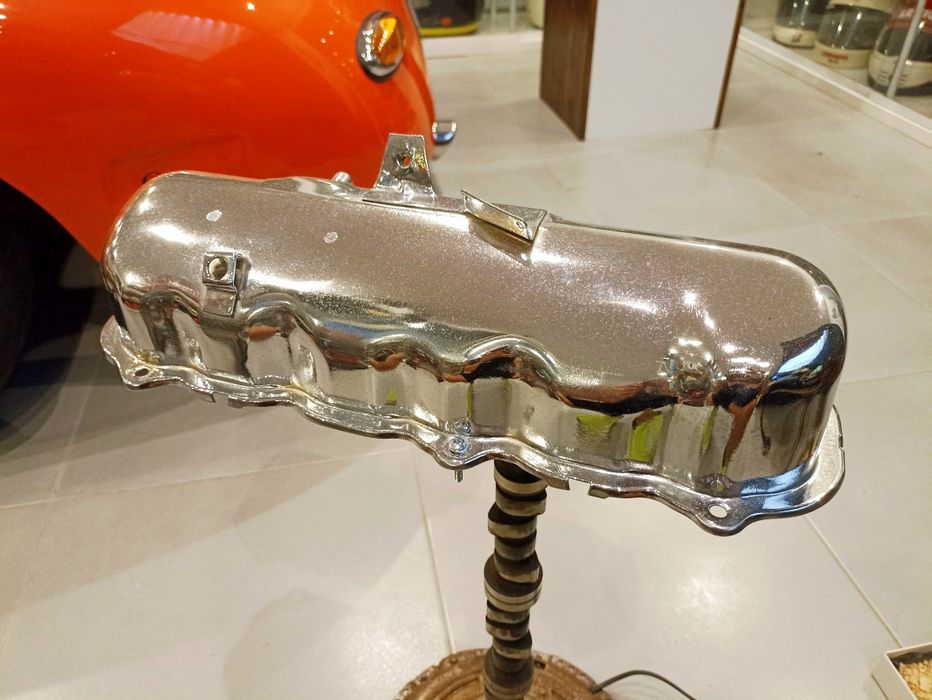 Candeeiro de secretária com peças automóvel