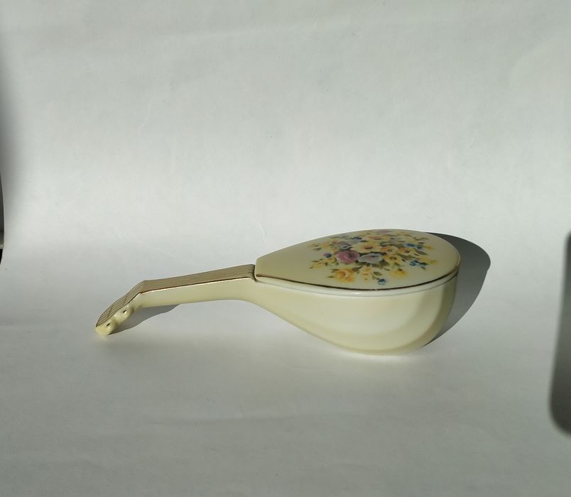 Mandolina, Szkatułka na biżuterię.